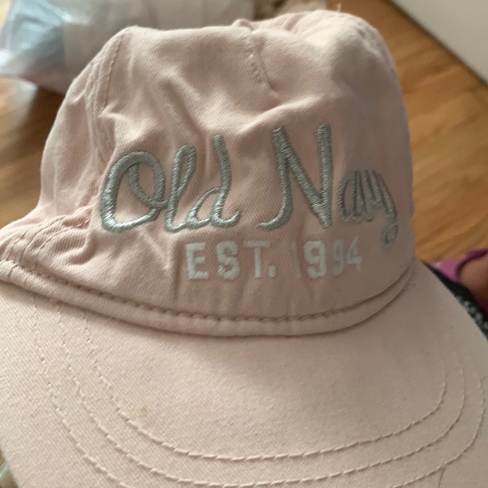Old navy hat “old navy EST.1994” pink, white, used size Large